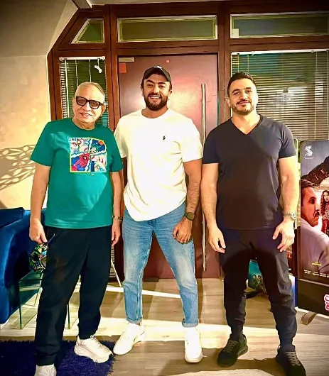 أحمد العوضي يوقع عقدًا لبطولة فيلم سينمائي جديد. أحمد العوضي يوقع عقدًا لبطولة فيلم سينمائي جديد.