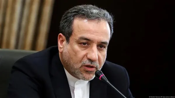 وزير الخارجية الإيراني: هجوم إسرائيل على المنشآت النووية يُعَدّ خرقًا واضحًا للقانون الدولي وزير الخارجية الإيراني: هجوم إسرائيل على المنشآت النووية يُعَدّ خرقًا واضحًا للقانون الدولي