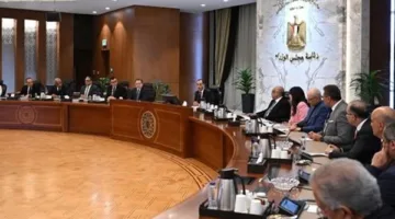 رئيس الوزراء يلتقي بأعضاء اللجنة الاستشارية للتنمية العمرانية وتصدير العقارات