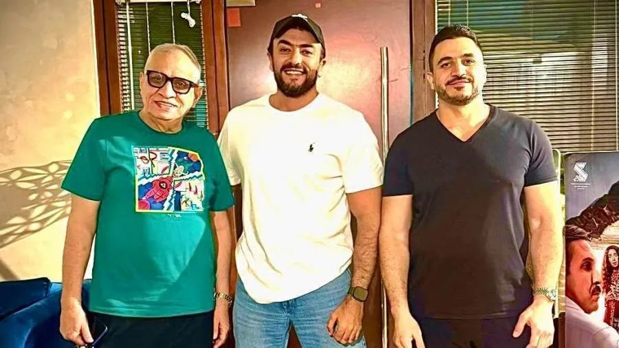 أحمد العوضي يوقع عقد فيلم “البوب” ويبدأ استعداداته لبدء التصوير أحمد العوضي يوقع عقد فيلم “البوب” ويبدأ استعداداته لبدء التصوير