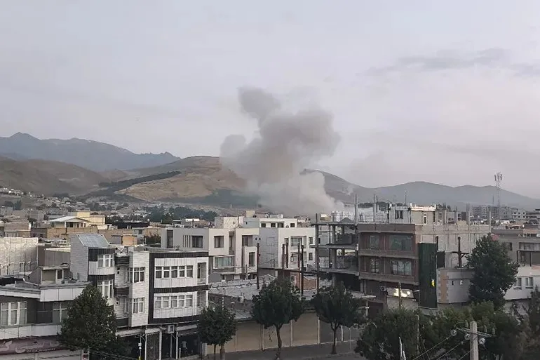 اعتداء إسرائيلي على فرق الإغاثة التابعة للهلال الأحمر الإيراني خلال عمليات الإغاثة في طهران اعتداء إسرائيلي على فرق الإغاثة التابعة للهلال الأحمر الإيراني خلال عمليات الإغاثة في طهران