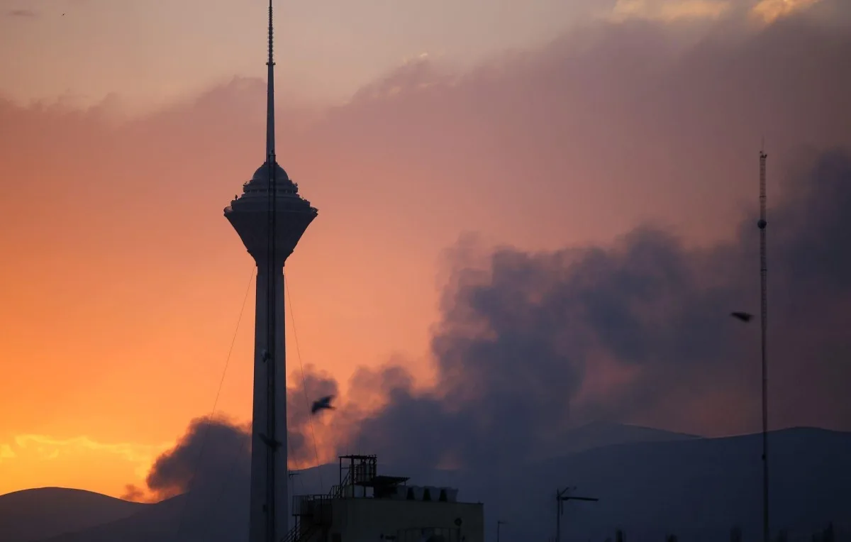 الكيان الإسرائيلي يستهدف مبنى هيئة الإذاعة والتلفزيون الإيرانية بالقصف الكيان الإسرائيلي يستهدف مبنى هيئة الإذاعة والتلفزيون الإيرانية بالقصف