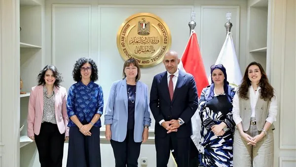 وزير التعليم يلتقي بالمنسق المقيم للأمم المتحدة لمناقشة تحسين نظام التعليم ما قبل الجامعي وزير التعليم يلتقي بالمنسق المقيم للأمم المتحدة لمناقشة تحسين نظام التعليم ما قبل الجامعي