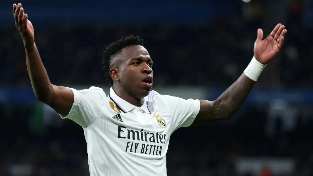 حبس أربعة من مشجعي أتلتيكو مدريد بسبب حادثة فينيسيوس حبس أربعة من مشجعي أتلتيكو مدريد بسبب حادثة فينيسيوس