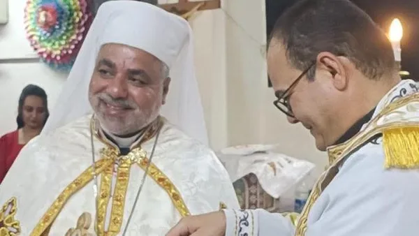 الأنبا عمانوئيل يتولى قيادة قداس المناولة الاحتفالية في كنيسة هروب العائلة المقدسة بقنا الأنبا عمانوئيل يتولى قيادة قداس المناولة الاحتفالية في كنيسة هروب العائلة المقدسة بقنا