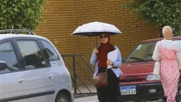 حالة الطقس خلال الساعات القادمة: حرارة نهارية معتدلة ليلاً وفرص ضعيفة للأمطار حالة الطقس خلال الساعات القادمة: حرارة نهارية معتدلة ليلاً وفرص ضعيفة للأمطار