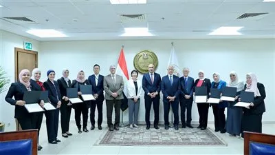 وزير التعليم ونائب رئيس هيئة التعاون الدولي اليابانية “جايكا” يكرمان الدفعة الرابعة من مدربي أنشطة التوكاتسو. وزير التعليم ونائب رئيس هيئة التعاون الدولي اليابانية “جايكا” يكرمان الدفعة الرابعة من مدربي أنشطة التوكاتسو.