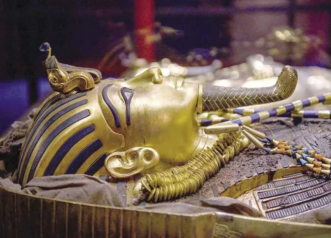 بعد تأجيل افتتاح المتحف الكبير.. إعلان من متحف التحرير حول قناع «توت عنخ آمون» الذهبي بعد تأجيل افتتاح المتحف الكبير.. إعلان من متحف التحرير حول قناع «توت عنخ آمون» الذهبي