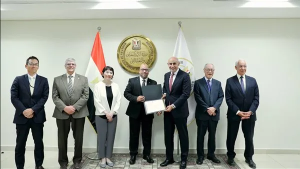 وزير التعليم ونائب رئيس “جايكا” يكرمان الدفعة الرابعة من مدربي برامج التوكاتسو وزير التعليم ونائب رئيس “جايكا” يكرمان الدفعة الرابعة من مدربي برامج التوكاتسو