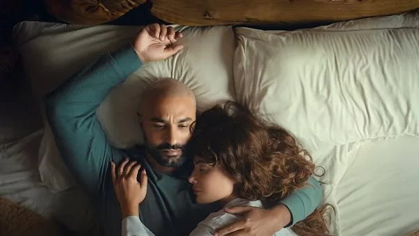 كريم فهمي يحلق شعره بعد معاناته من مرض خطير لمدة 220 يومًا في مسلسله الجديد كريم فهمي يحلق شعره بعد معاناته من مرض خطير لمدة 220 يومًا في مسلسله الجديد