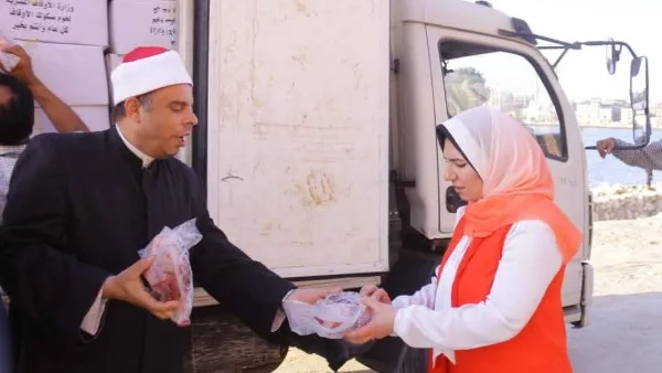 دمياط تستلم شحنة من لحوم الأضاحي لتوزيعها على الأسر المحتاجة. دمياط تستلم شحنة من لحوم الأضاحي لتوزيعها على الأسر المحتاجة.