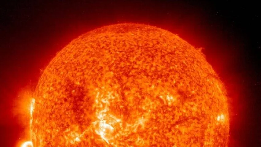 مرصد جدة: اكتشاف توهج شمسي أدى إلى عاصفة جيومغناطيسية مرصد جدة: اكتشاف توهج شمسي أدى إلى عاصفة جيومغناطيسية