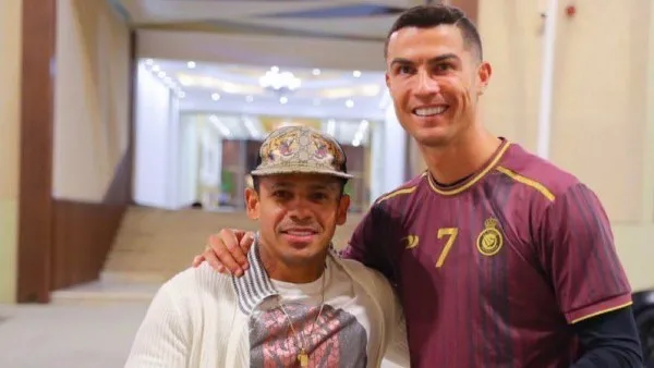 هل اعتنق إلتون خوسيه الإسلام بعد ظهوره مع المصحف؟… نجم النصر السعودي السابق يُفاجئ الجمهور هل اعتنق إلتون خوسيه الإسلام بعد ظهوره مع المصحف؟… نجم النصر السعودي السابق يُفاجئ الجمهور