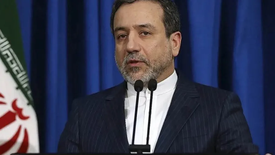 وزير خارجية إيران: مكالمة هاتفية واحدة من ترامب إلى نتنياهو يمكن أن توقف الحرب. وزير خارجية إيران: مكالمة هاتفية واحدة من ترامب إلى نتنياهو يمكن أن توقف الحرب.