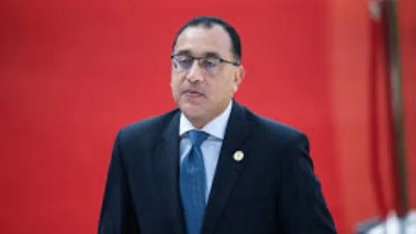 الحكومة تكذب شائعات تأخر ربط سفن التغويز بشبكة الغاز الوطنية الحكومة تكذب شائعات تأخر ربط سفن التغويز بشبكة الغاز الوطنية