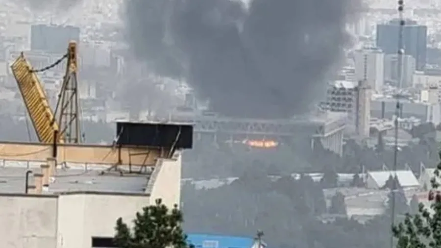 إيران تحذر القناتين 12 و14 الإسرائيلية بإخلائهما بعد قصف مقر الإذاعة والتلفزيون الإيراني إيران تحذر القناتين 12 و14 الإسرائيلية بإخلائهما بعد قصف مقر الإذاعة والتلفزيون الإيراني