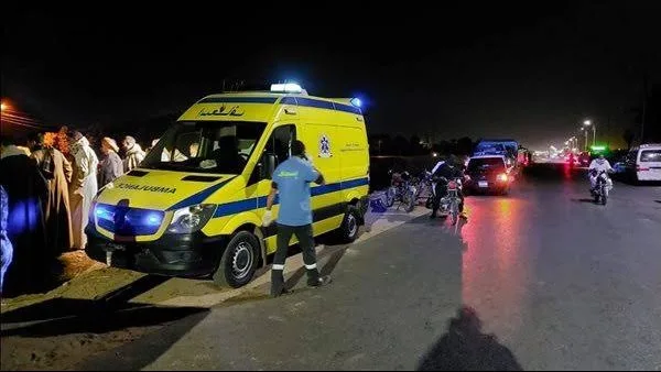 زوج يقتل زوجته أمام أطفالهما داخل سيارة أجرة في التجمع الأول زوج يقتل زوجته أمام أطفالهما داخل سيارة أجرة في التجمع الأول
