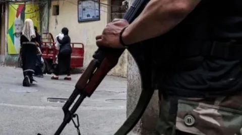 مسؤول فلسطيني يعلن تأجيل عملية نزع السلاح من مخيمات اللاجئين في لبنان مسؤول فلسطيني يعلن تأجيل عملية نزع السلاح من مخيمات اللاجئين في لبنان