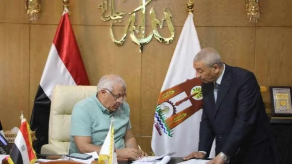 أخبار الوادي الجديد: المحافظ يعلن نتيجة الشهادة الإعدادية بنجاح 90.1 ٪ ويكشف عن قائمة الأوائل أخبار الوادي الجديد: المحافظ يعلن نتيجة الشهادة الإعدادية بنجاح 90.1 ٪ ويكشف عن قائمة الأوائل
