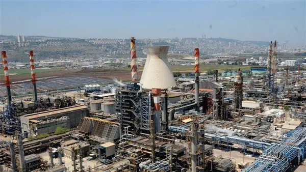 بعد اغتيال 3 من موظفيها.. أكبر مصفاة نفط في إسرائيل تُعلن عن تعليق عملياتها بعد اغتيال 3 من موظفيها.. أكبر مصفاة نفط في إسرائيل تُعلن عن تعليق عملياتها