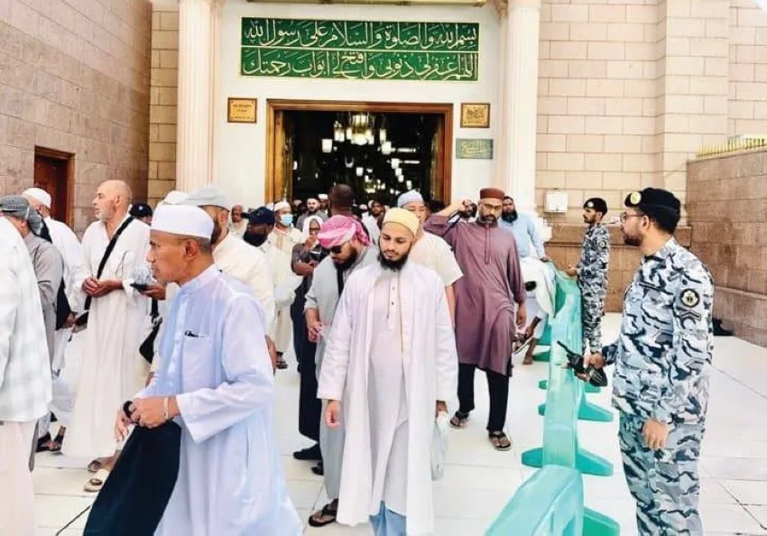 الجوازات توفر خدمات لتيسير مغادرة حجاج إيران عبر منفذ جديدة عرعر الجوازات توفر خدمات لتيسير مغادرة حجاج إيران عبر منفذ جديدة عرعر