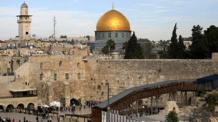 احتجاج فلسطيني على إغلاق الأقصى واحتواء القدس. احتجاج فلسطيني على إغلاق الأقصى واحتواء القدس.