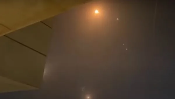 سماع أصوات انفجارات مدوية في أجواء مدينة تل أبيب | فيديو سماع أصوات انفجارات مدوية في أجواء مدينة تل أبيب | فيديو
