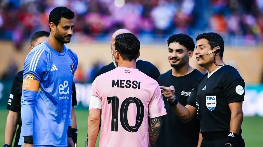 رسالة موجهة من العميد إلى إمام عاشور.. وتحرك من المنتخب بعد أداء الشناوي المتميز رسالة موجهة من العميد إلى إمام عاشور.. وتحرك من المنتخب بعد أداء الشناوي المتميز