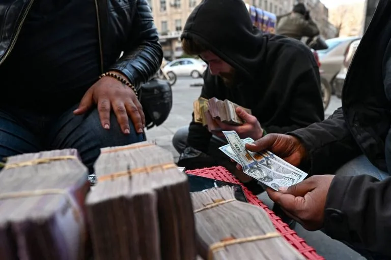 سعر الدولار في سوريا اليوم الثلاثاء 17 يونيو 2025: زيادة في قيمة الليرة سعر الدولار في سوريا اليوم الثلاثاء 17 يونيو 2025: زيادة في قيمة الليرة