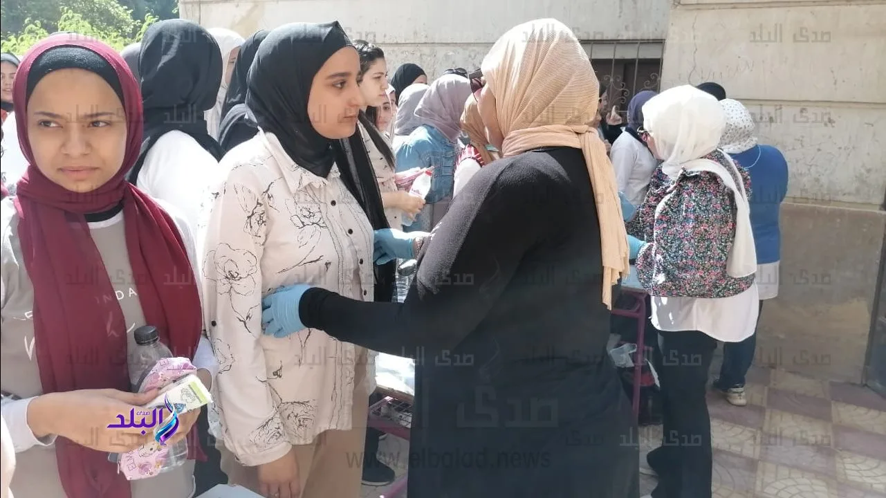 ماراثون الثانوية العامة 2025 | فحص الطلاب عند مداخل اللجان قبل انطلاق الامتحانات ماراثون الثانوية العامة 2025 | فحص الطلاب عند مداخل اللجان قبل انطلاق الامتحانات