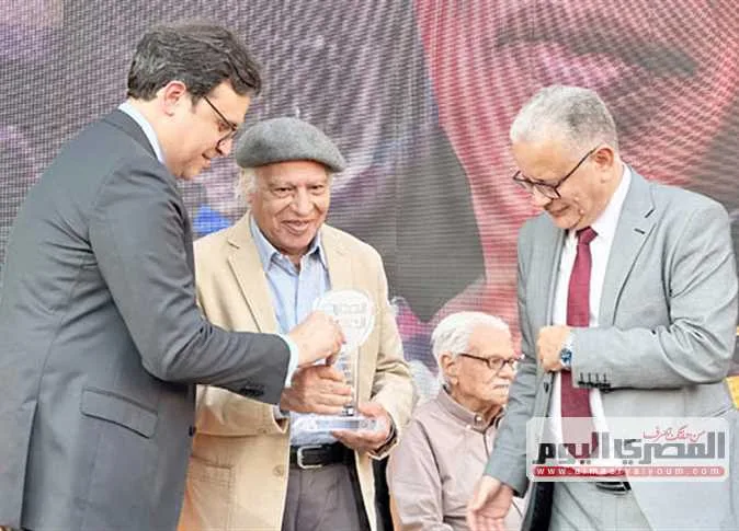 «غزة» تبرز في النسخة الخامسة والأربعين من معرض الفنون التشكيلية «غزة» تبرز في النسخة الخامسة والأربعين من معرض الفنون التشكيلية