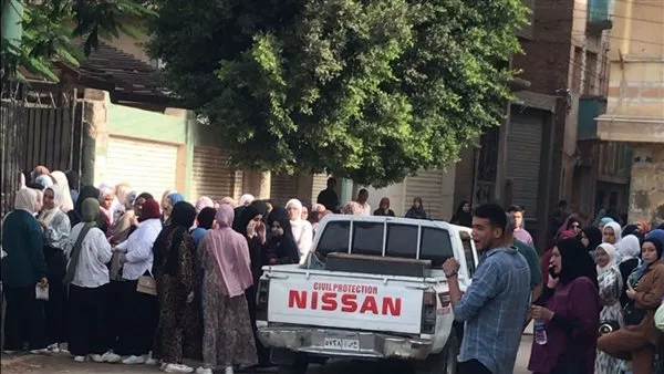 تسليم أوراق امتحان اللغة الأجنبية الثانية إلى لجان الغربية تحت حراسة الشرطة تسليم أوراق امتحان اللغة الأجنبية الثانية إلى لجان الغربية تحت حراسة الشرطة