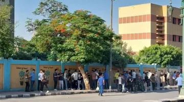تدفق طلاب الثانوية العامة إلى لجان الامتحانات في أسيوط