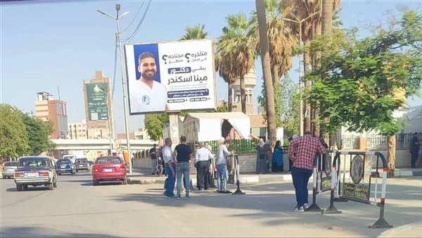 تنظيم دخول طلاب الثانوية العامة إلى لجان الامتحانات في سوهاج بوجود تدابير أمنية صارمة تنظيم دخول طلاب الثانوية العامة إلى لجان الامتحانات في سوهاج بوجود تدابير أمنية صارمة
