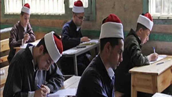 طلاب الشعبة الأدبية في الثانوية الأزهرية يتقدمون لاختبار مادة الفقه طلاب الشعبة الأدبية في الثانوية الأزهرية يتقدمون لاختبار مادة الفقه