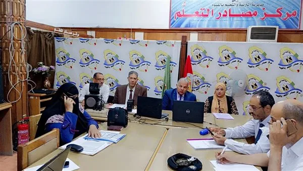 الثانوية العامة 2025: وكيل “تعليم الفيوم” يتفقد غرفة عمليات الامتحانات للاطمئنان على وصول الأسئلة. الثانوية العامة 2025: وكيل “تعليم الفيوم” يتفقد غرفة عمليات الامتحانات للاطمئنان على وصول الأسئلة.