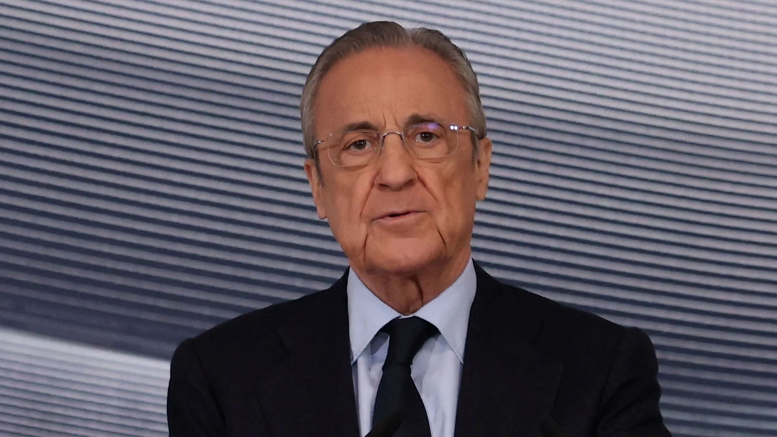 رئيس ريال مدريد يشجع لاعبيه قبل اللقاء مع الهلال
