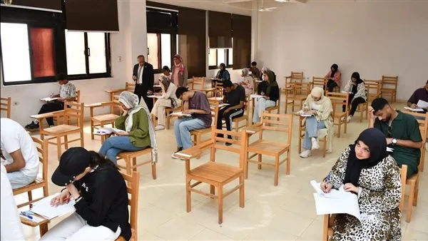 اختبارات منظمة.. رئيس جامعة قناة السويس يعلن نجاح استراتيجية تنظيم الفصل الدراسي الثاني. اختبارات منظمة.. رئيس جامعة قناة السويس يعلن نجاح استراتيجية تنظيم الفصل الدراسي الثاني.