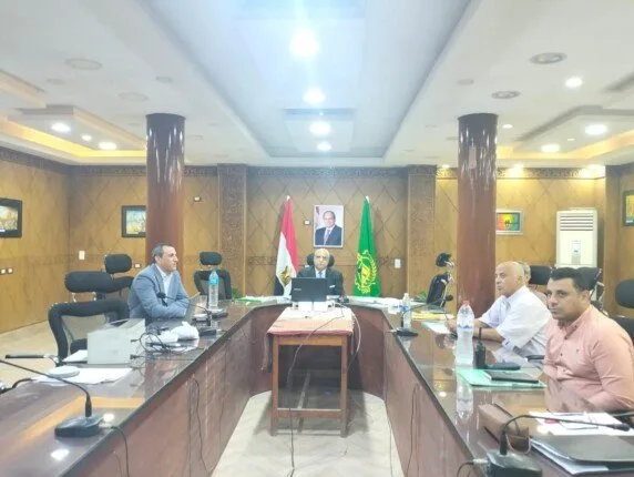 مدير تعليم القليوبية يزور غرفة عمليات الثانوية العامة: الأوضاع هادئة ولا توجد شكاوى حتى الآن
