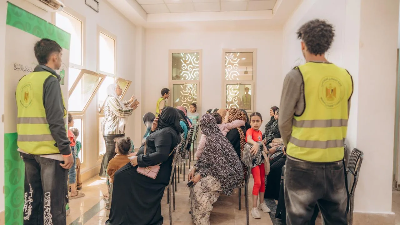 وزيرة التضامن تستلم تقريرًا حول الجهود التنموية لدعم سكان المناطق المطورة كبديل للعشوائيات. وزيرة التضامن تستلم تقريرًا حول الجهود التنموية لدعم سكان المناطق المطورة كبديل للعشوائيات.