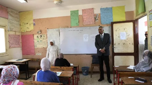 8938 طالباً وطالبة يختبرون اللغة الأجنبية الثانية في ثانوية أسوان