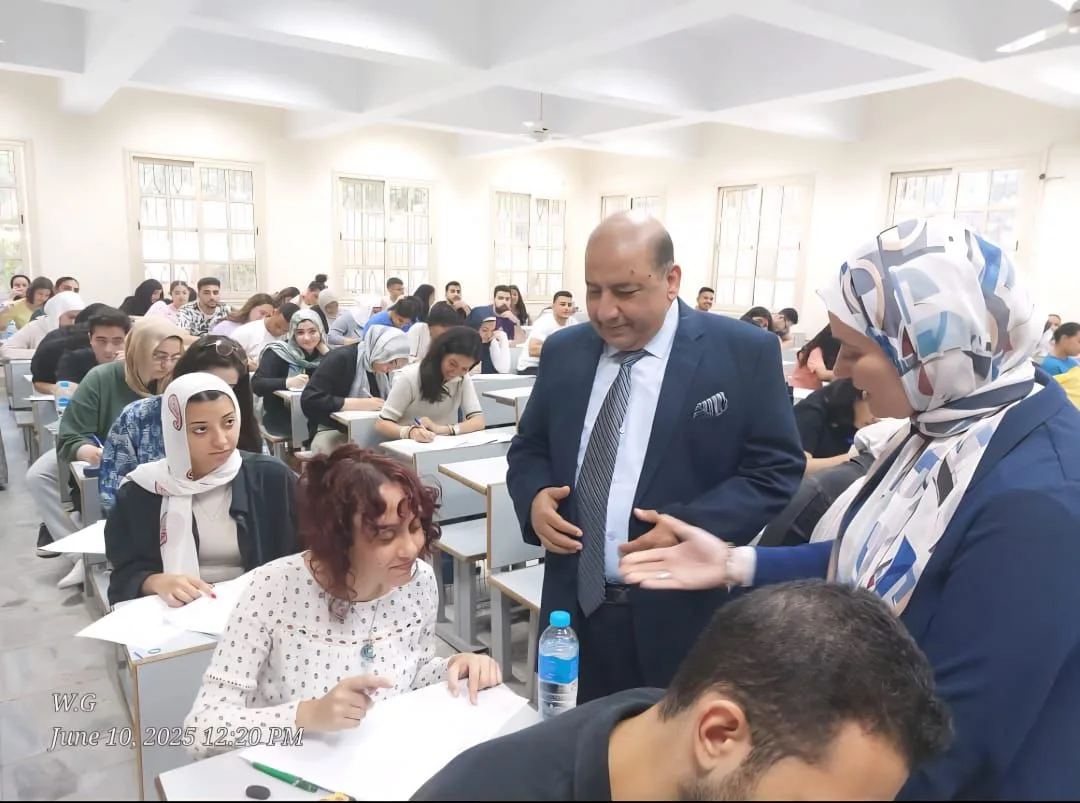 نائب رئيس جامعة القاهرة يؤكد على ضرورة التزام ورقة الامتحانات بالمعايير المحددة