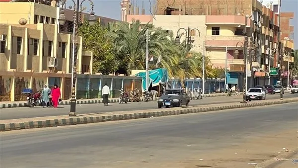 سكون يسود أمام لجان الثانوية العامة في الوادي الجديد بعد زيادة درجات الحرارة سكون يسود أمام لجان الثانوية العامة في الوادي الجديد بعد زيادة درجات الحرارة