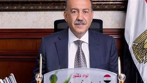 محافظ أسيوط يتفقد صحة المراقبين المصابين في حادث انقلاب ميكروباص عند مدخل الغنايم