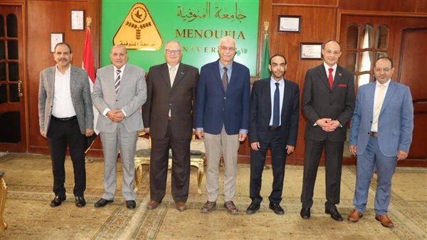رئيس جامعة المنوفية يرحب بفريق تقييم الاعتماد للمستشفيات الجامعية