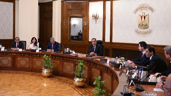 مدبولي يتباحث مع رئيس مجموعة فنادق دولية حول توسيع عدد الغرف الفندقية لمواكبة الزيادة في السياحة