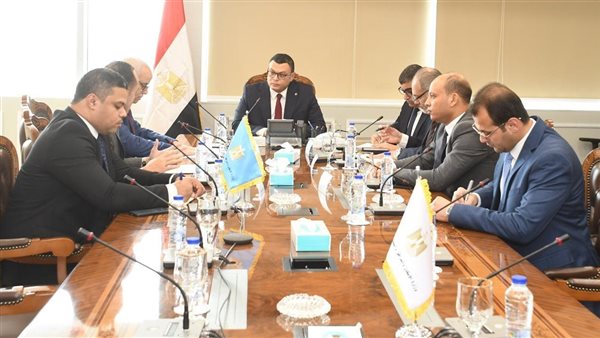 وزير الإسكان يجتمع مع ممثل شركة استادات للاستثمار الرياضي لبحث أوجه التعاون المشترك