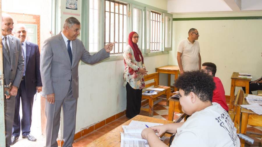 محافظ الإسكندرية يقوم بجولة لمتابعة امتحانات الثانوية العامة