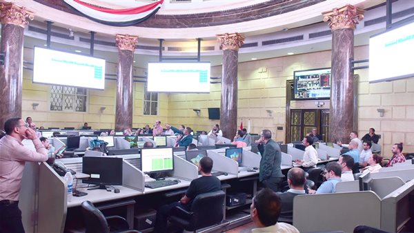 الأسواق المصرية تشهد انخفاضاً حاداً.. وخسائر بنحو 30 مليار جنيه في جلسة الثلاثاء