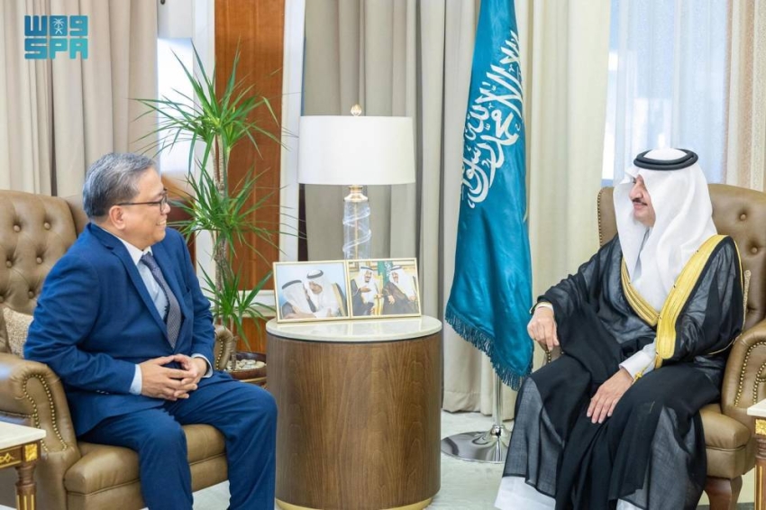 أمير المنطقة الشرقية يلتقي بالسفير الفلبيني في المملكة